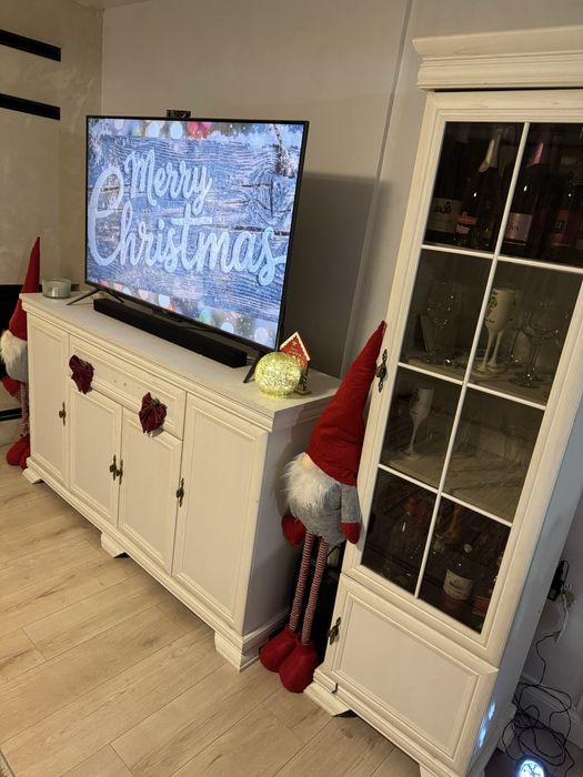 Mobilier living- comoda si vitrina