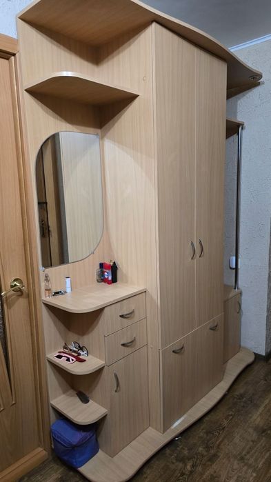Продам шкаф в прихожую