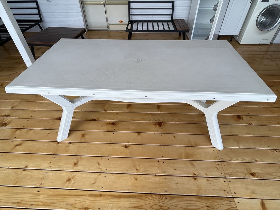 Голяма градинска маса