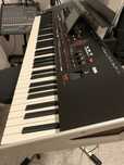 Korg pa4x 76 in stare perfecta cu husă pentru transport și suport!