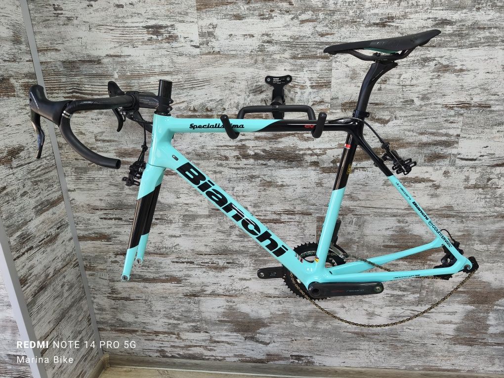 НОВ карбонов шосеен велосипед  без капли Bianchi Specialissima EPS