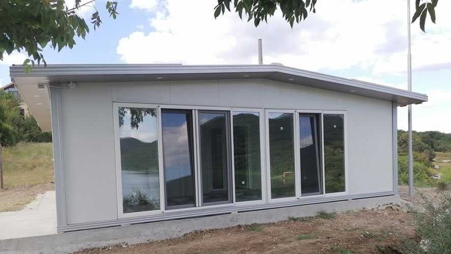 Casa modulara si garaje auto din structura metalica si panou sandwich