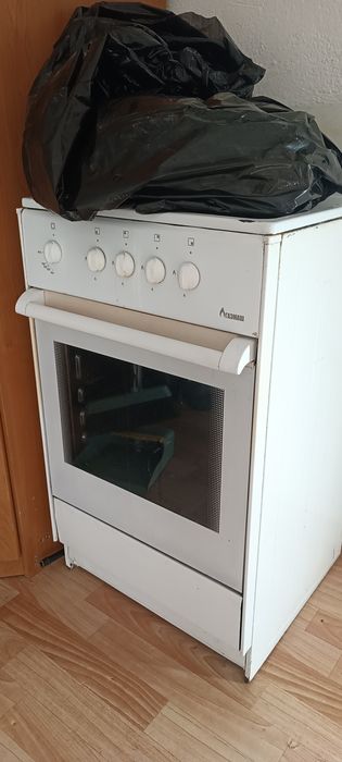 Газовая плита        .