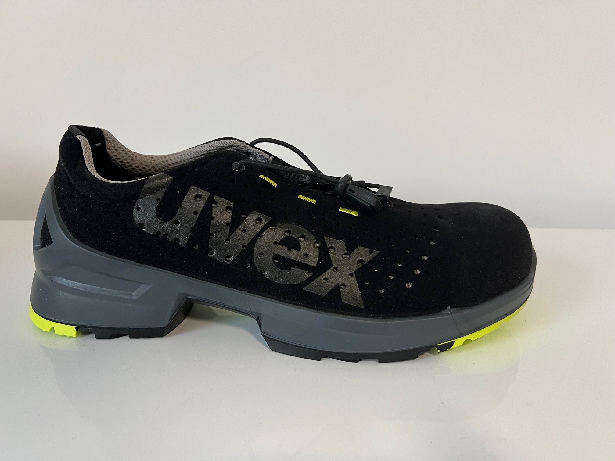 Pantofi Uvex marimea 48