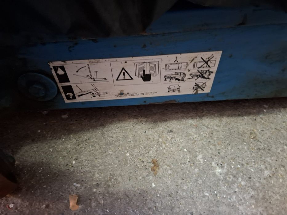 Vând cric hidraulic brat lung.