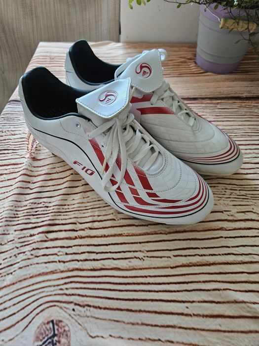 Бутонки  Adidas F10