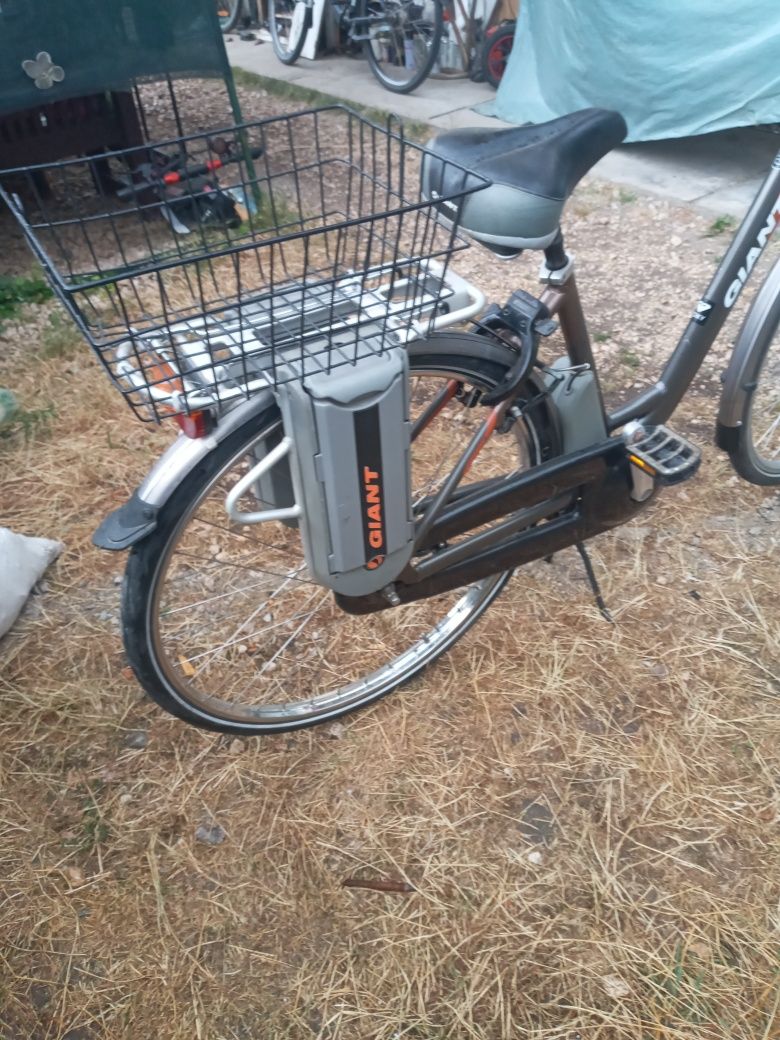 Vănd bicicleta electrica GIANT TWIST  2 BATERII