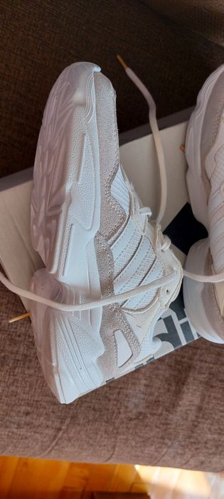 Adidași adidas piele, nr.33, aproape noi!