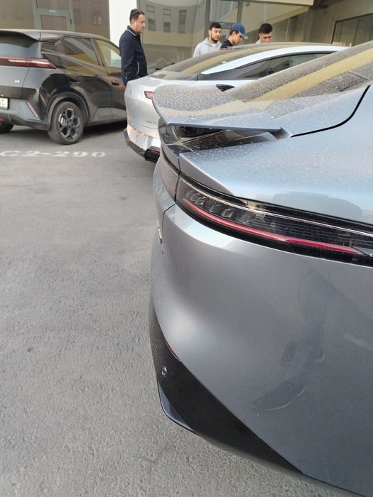 Dongfeng  007  Elektro so'raganlar uchun 530 km zapas xod