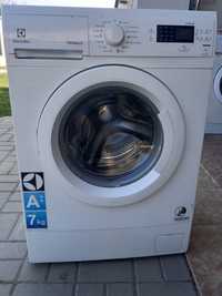 Vând mașină de spălat Electrolux