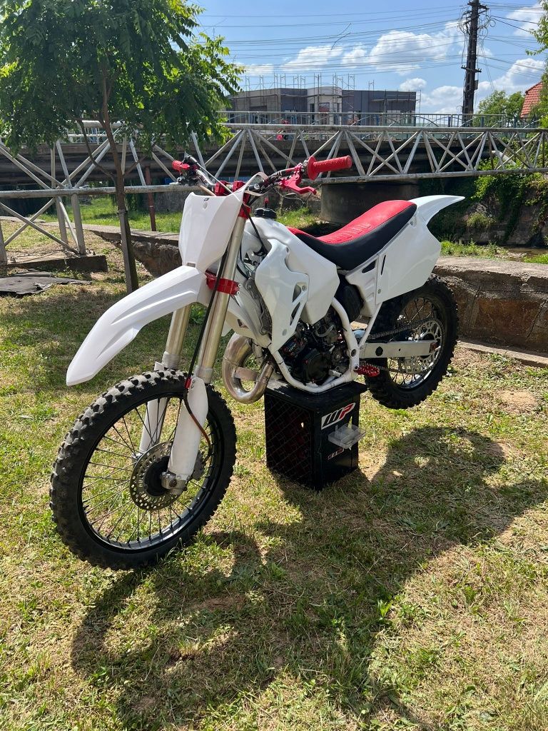 Vând honda cr 125