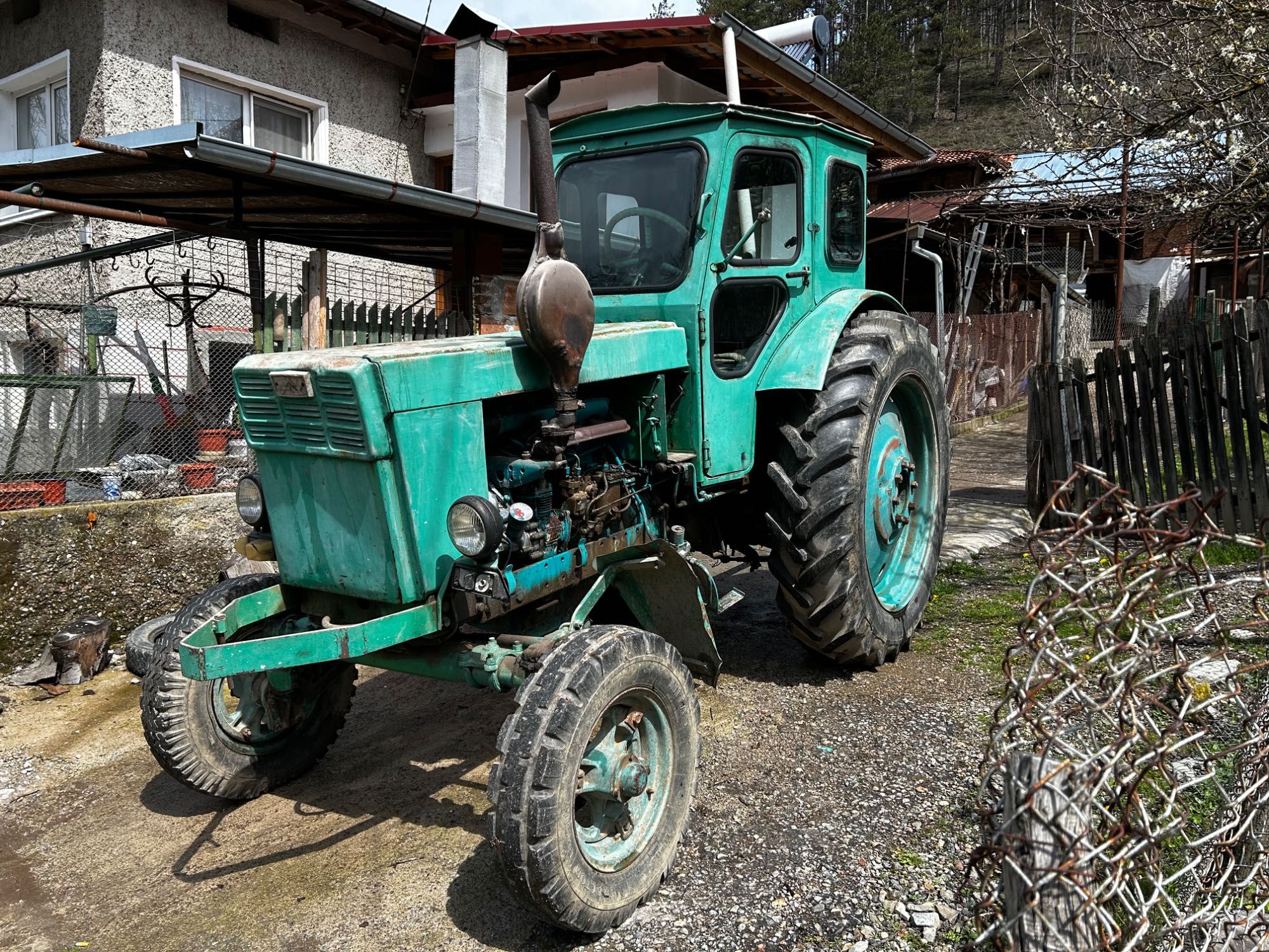 Продавам Трактор Т40