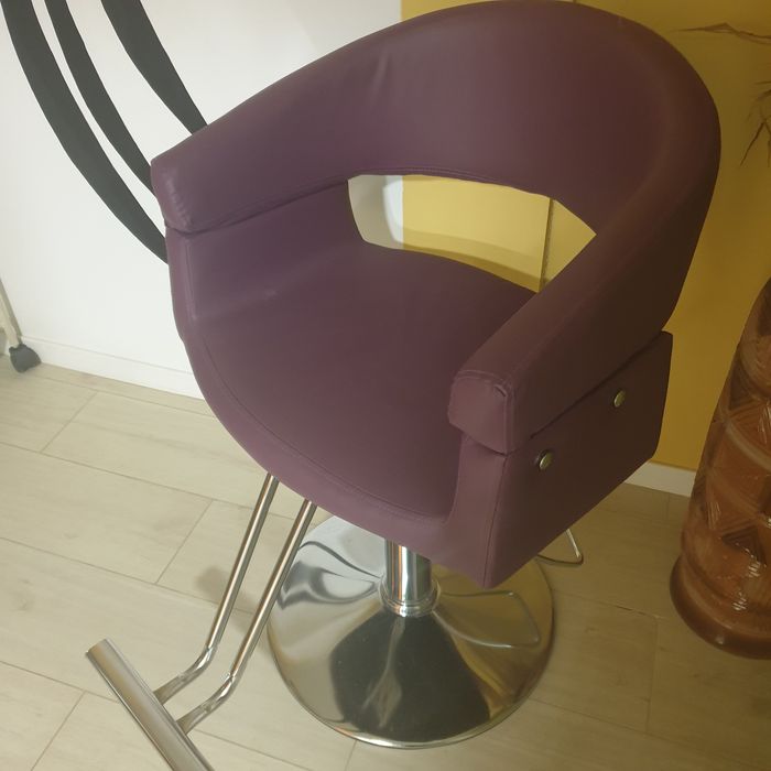 Продам новые парихмахерские кресла