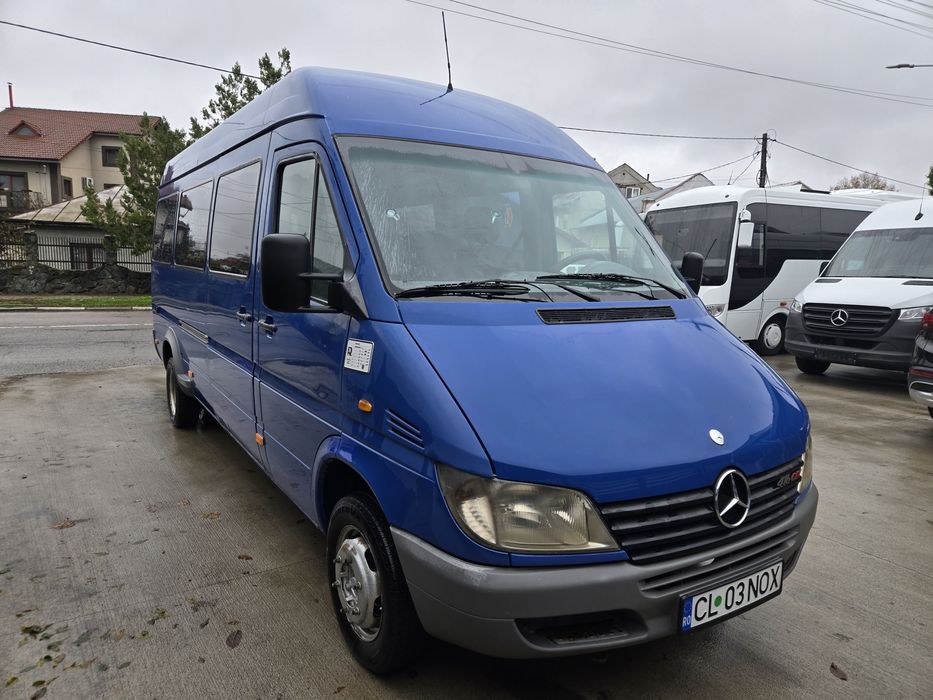 Vand microbuz sprinter 17 locuri