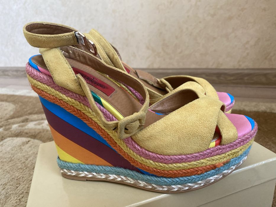 Жана аяк киiмдер