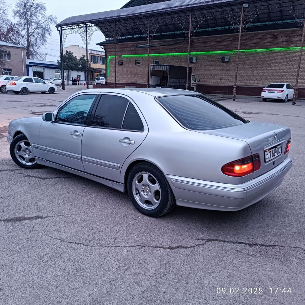 Mercedes Benz E200