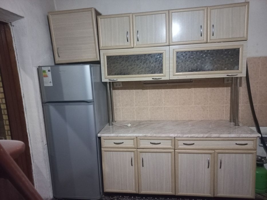 Oshxona shkafi yaxshi holatda