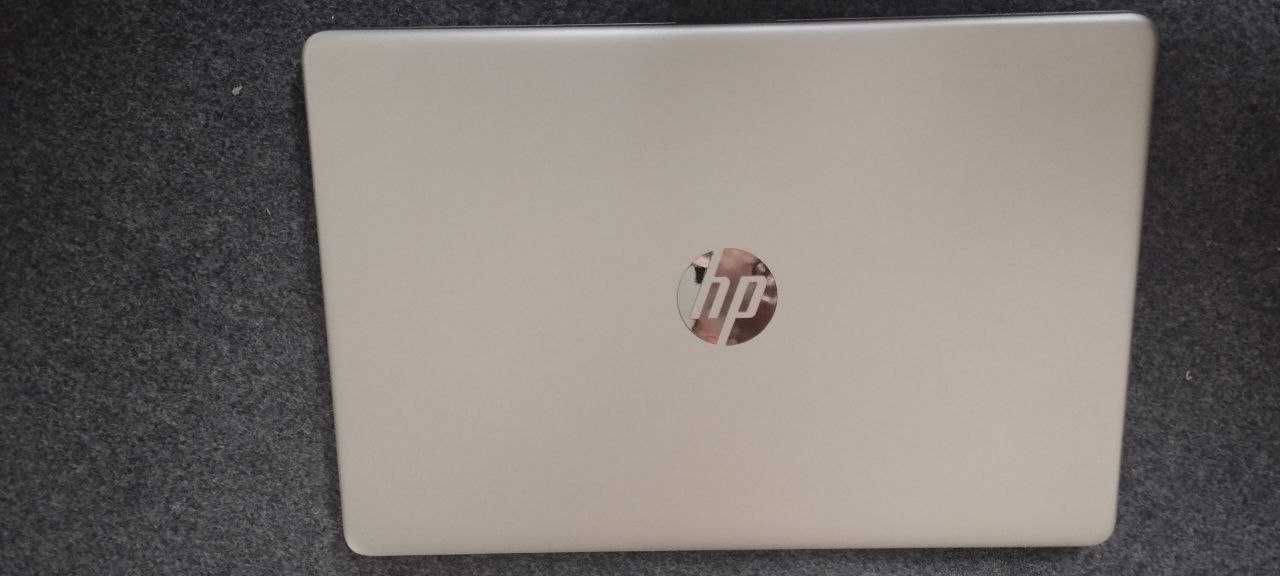 HP 15s i5 12 avlod 8/512 klavaturasi yonadi