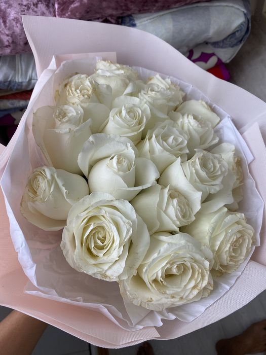 Белые розы 19 шт