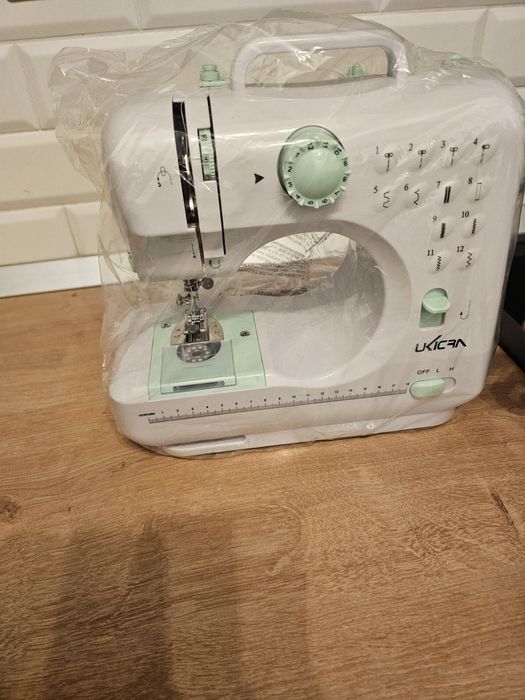 Mini masina de cusut
