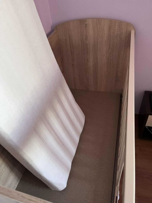 Детска кошара с люлеещ механизъм и матрак