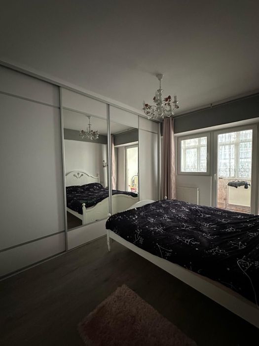 Vand apartament renovat si decomandat