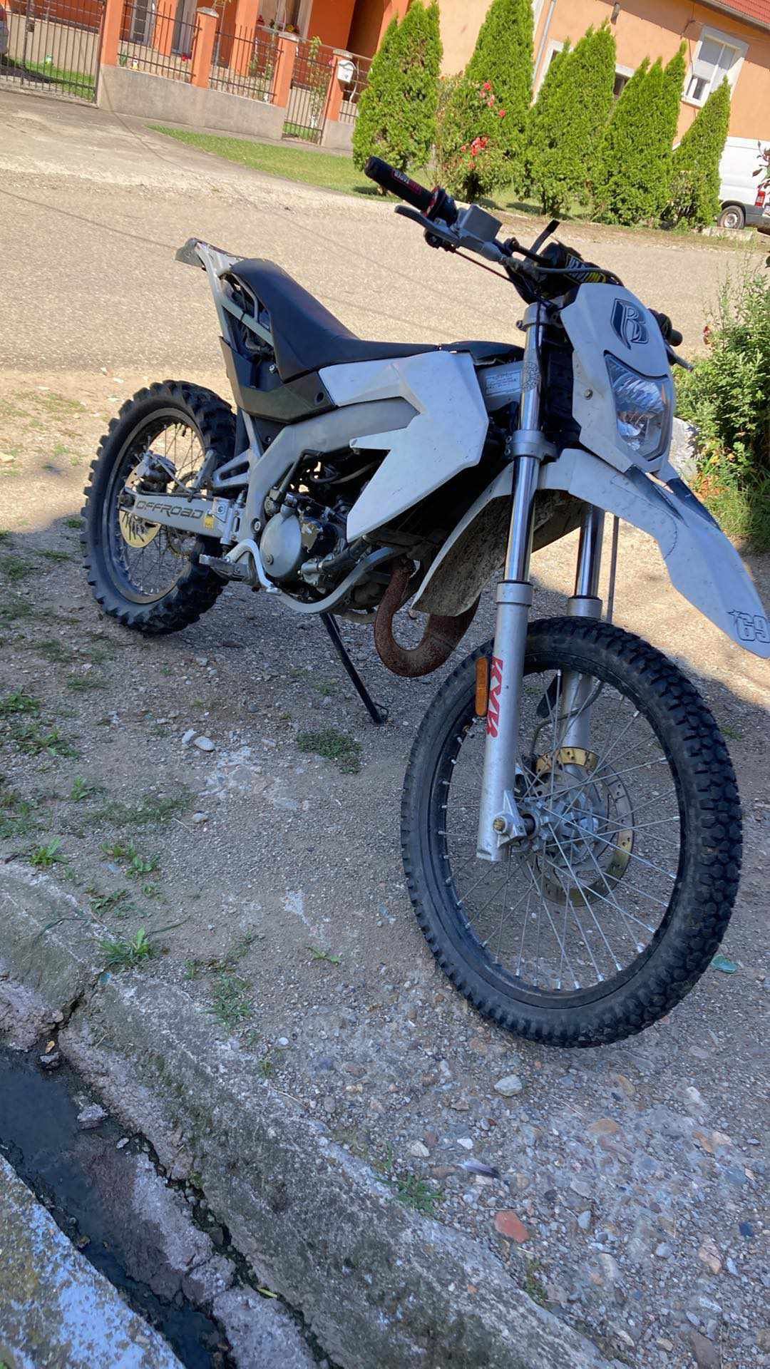 Vnd cross 50cc în 2t pahar valve