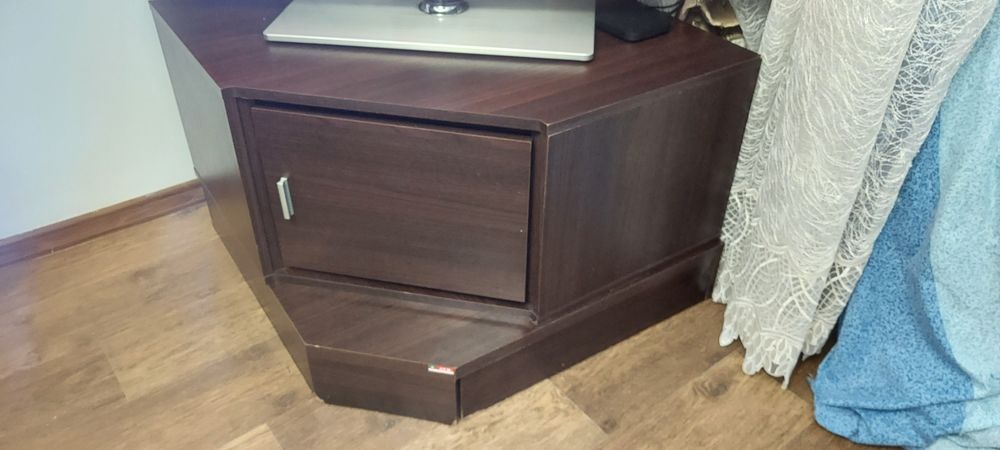 Продаю тумбу под телевизор