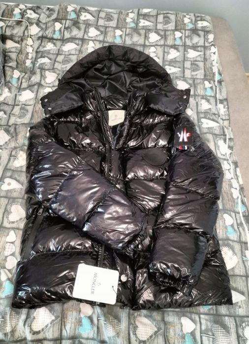 Geaca Moncler lucioasă