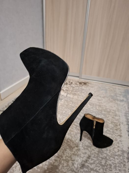 Ботильон чёрный продаётся