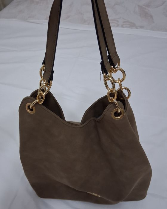 Дамска чанта от обърната кожа