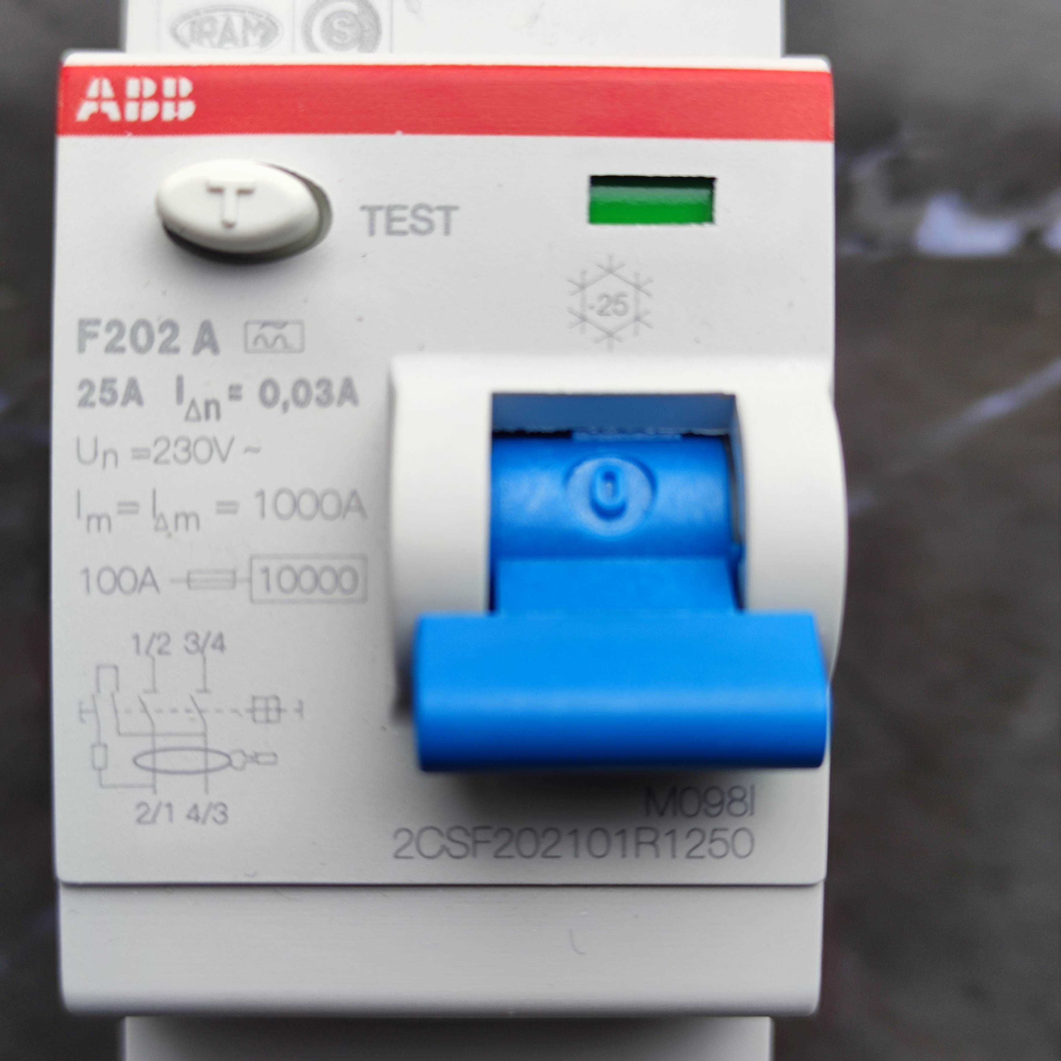 Дефектнотокова защита ABB 2P тип AC 25 A, 30 mA, 10 kA, F202 A-25/0.03