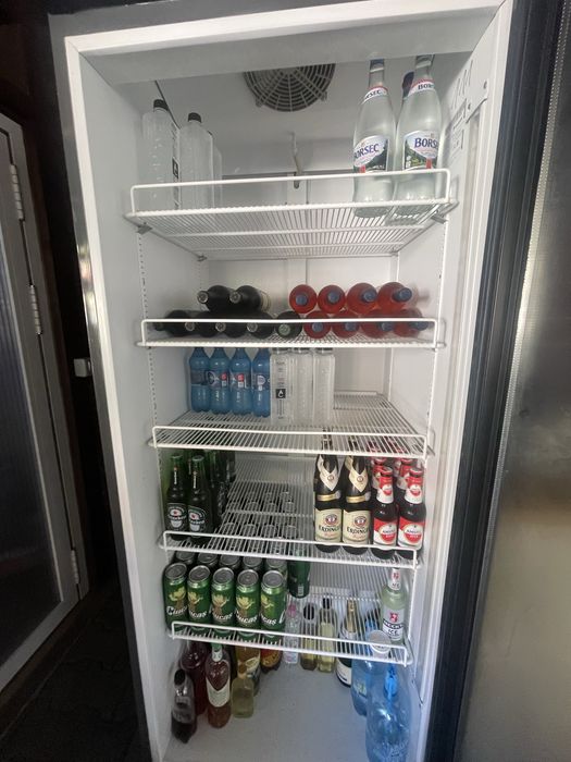 Vand frigider cu usa de sticla