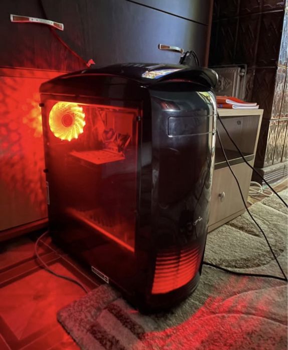 Vând PC Gaming. .