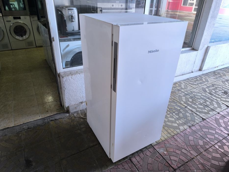 Фризер Miele FN 22263 ws - 194 литра.