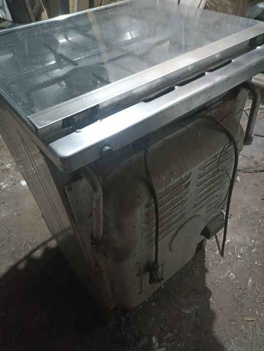 Продамплиту газовую ,4 комфорки