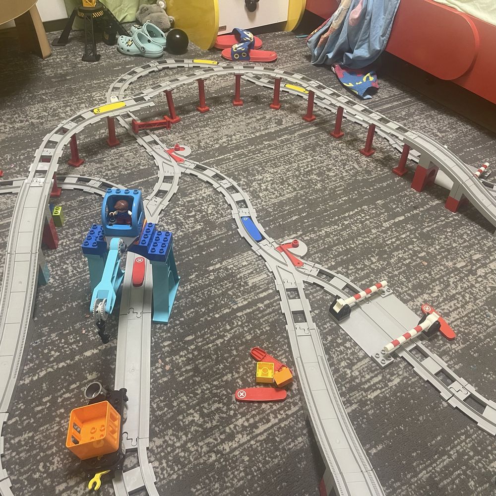 Влак lego duplo. Товарен влак и пътнически