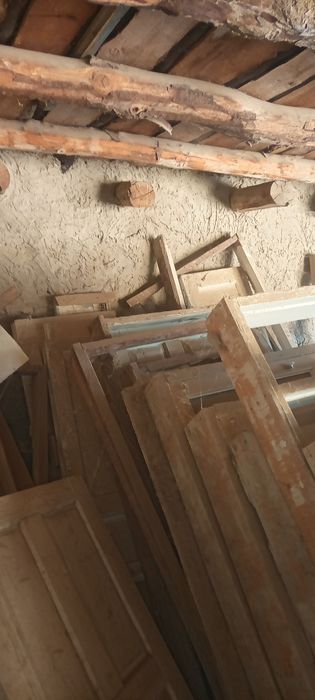 Taxta eshik rom va derazali oynalar
175*125 rom - 5ta bir xil