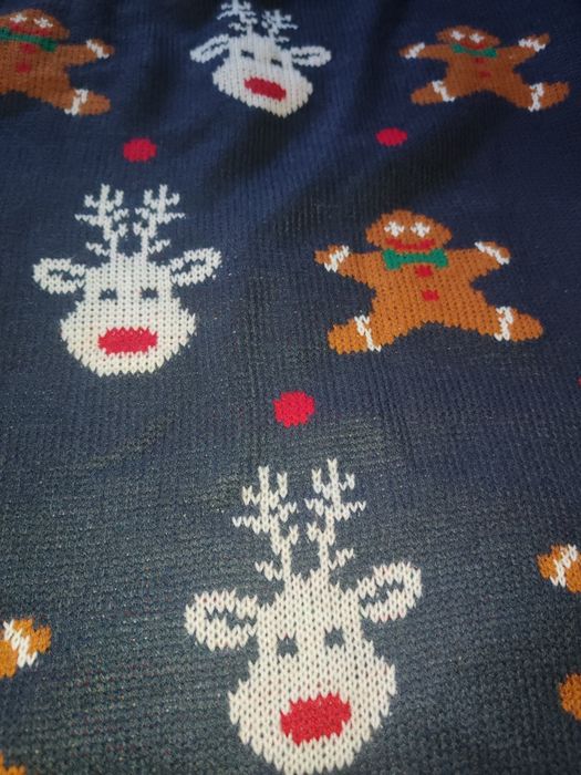 Pulover marimea M Pull&Bear,cu tematica Merry X-Mas, purtat o data.