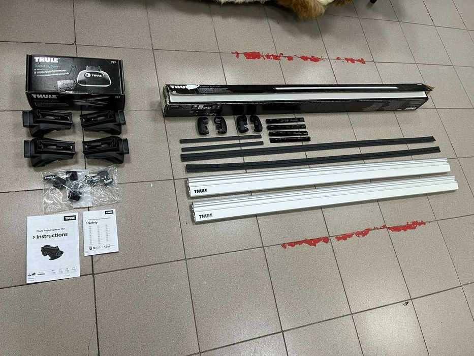 Поперечины Thule на авто с рейлингами 135см на Toyota Prado LC200 и др