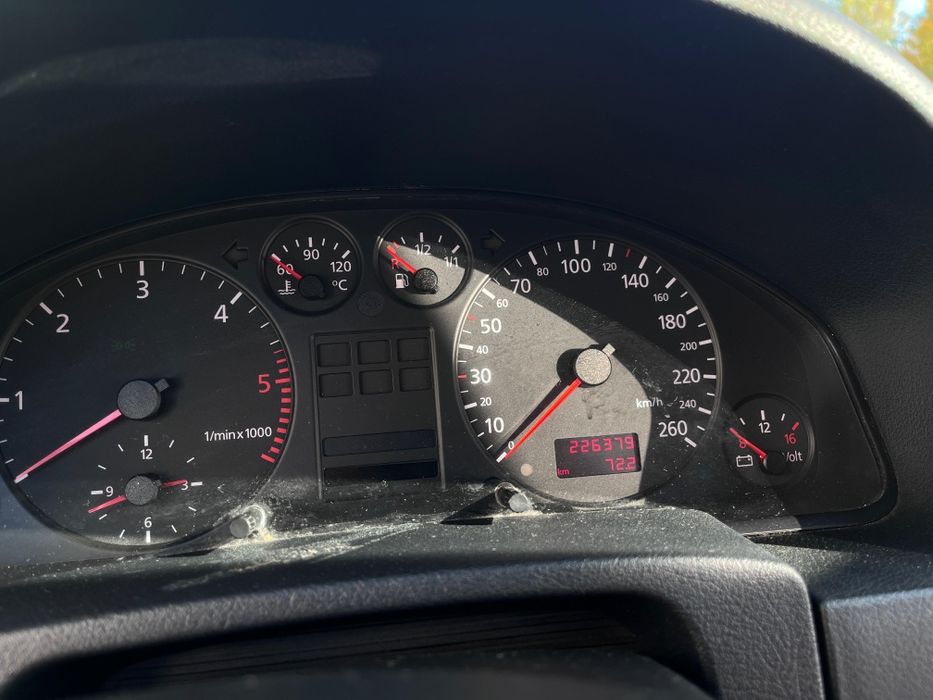 Vand A6 c5 2.5 TDI km reali 220000 prim propietar 2200€