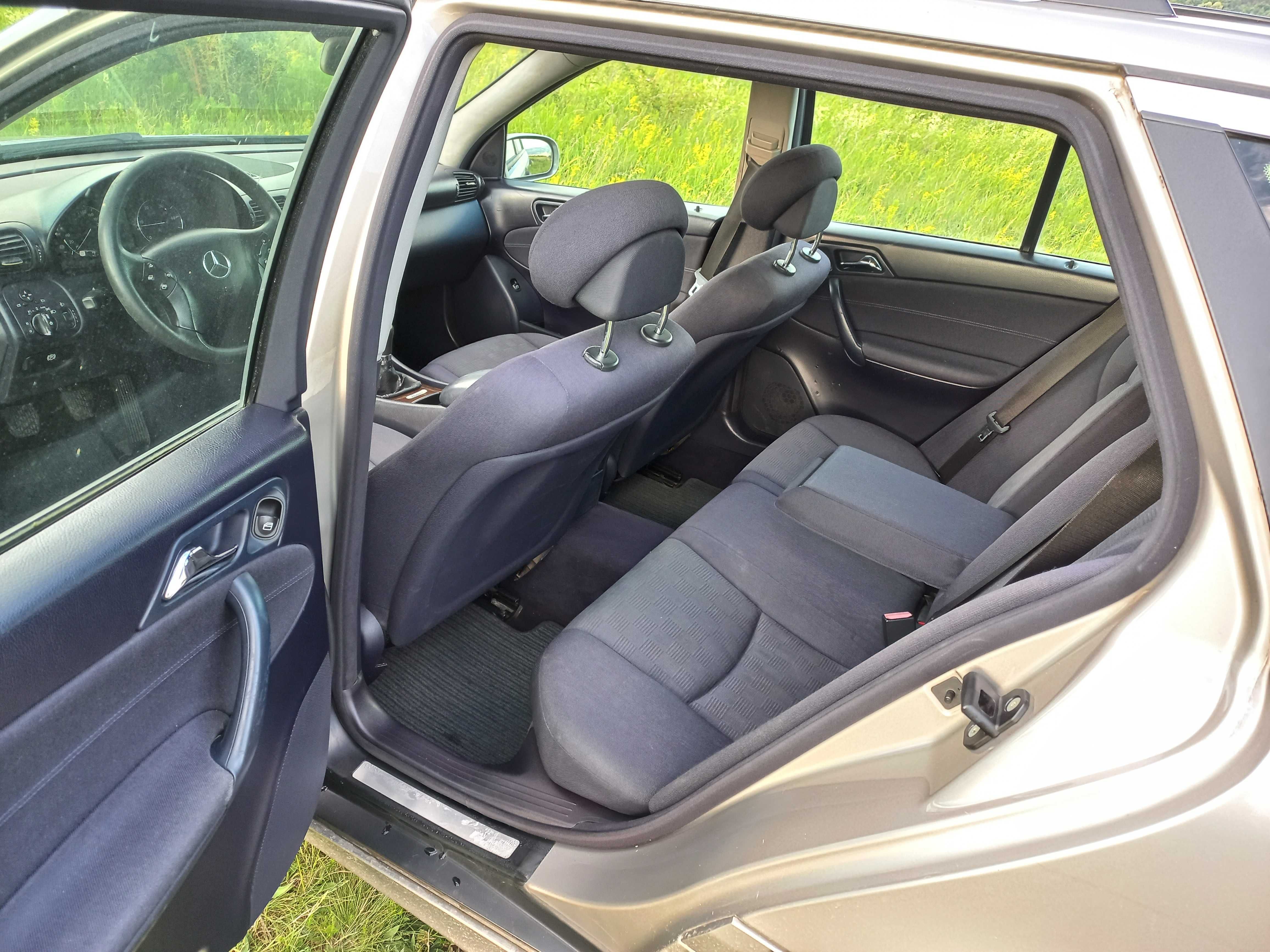 Dezmembrez Mercedes-Benz C Class W203 Facelift 2.2 CDI Euro 4.