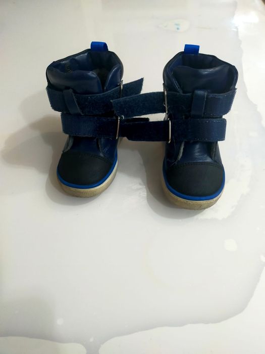 Продам детскую обувь осень