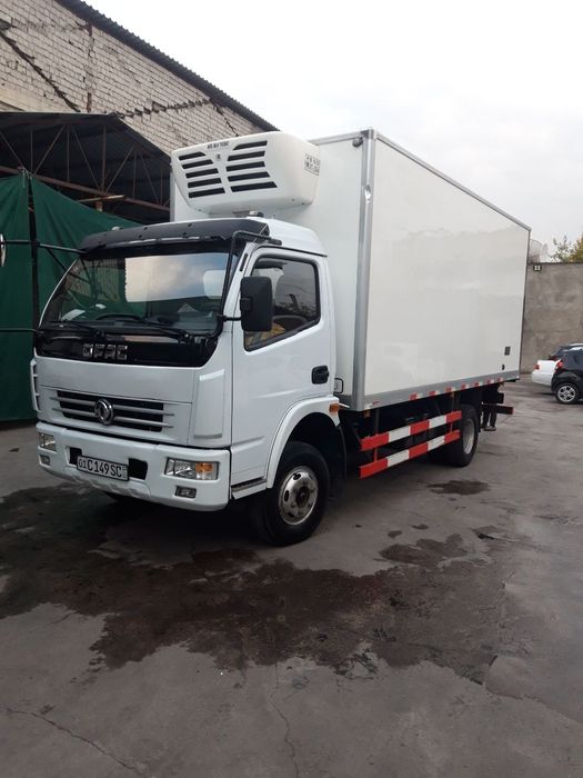 Донг фэн грузовая с рефрежератором состояния отличное