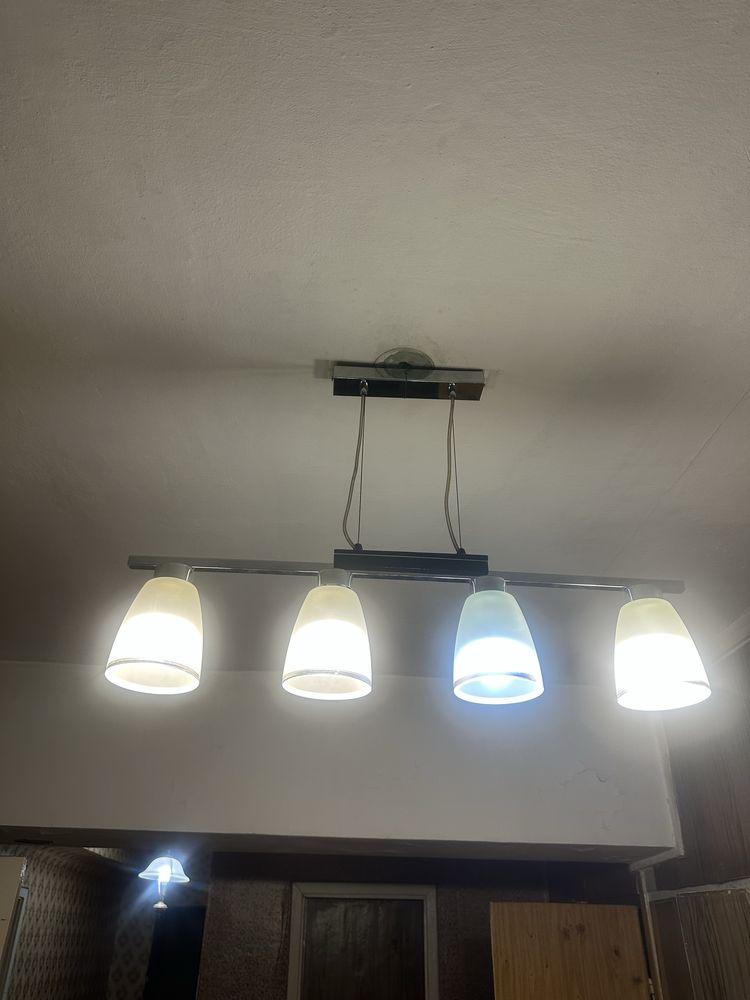 Продам люстру