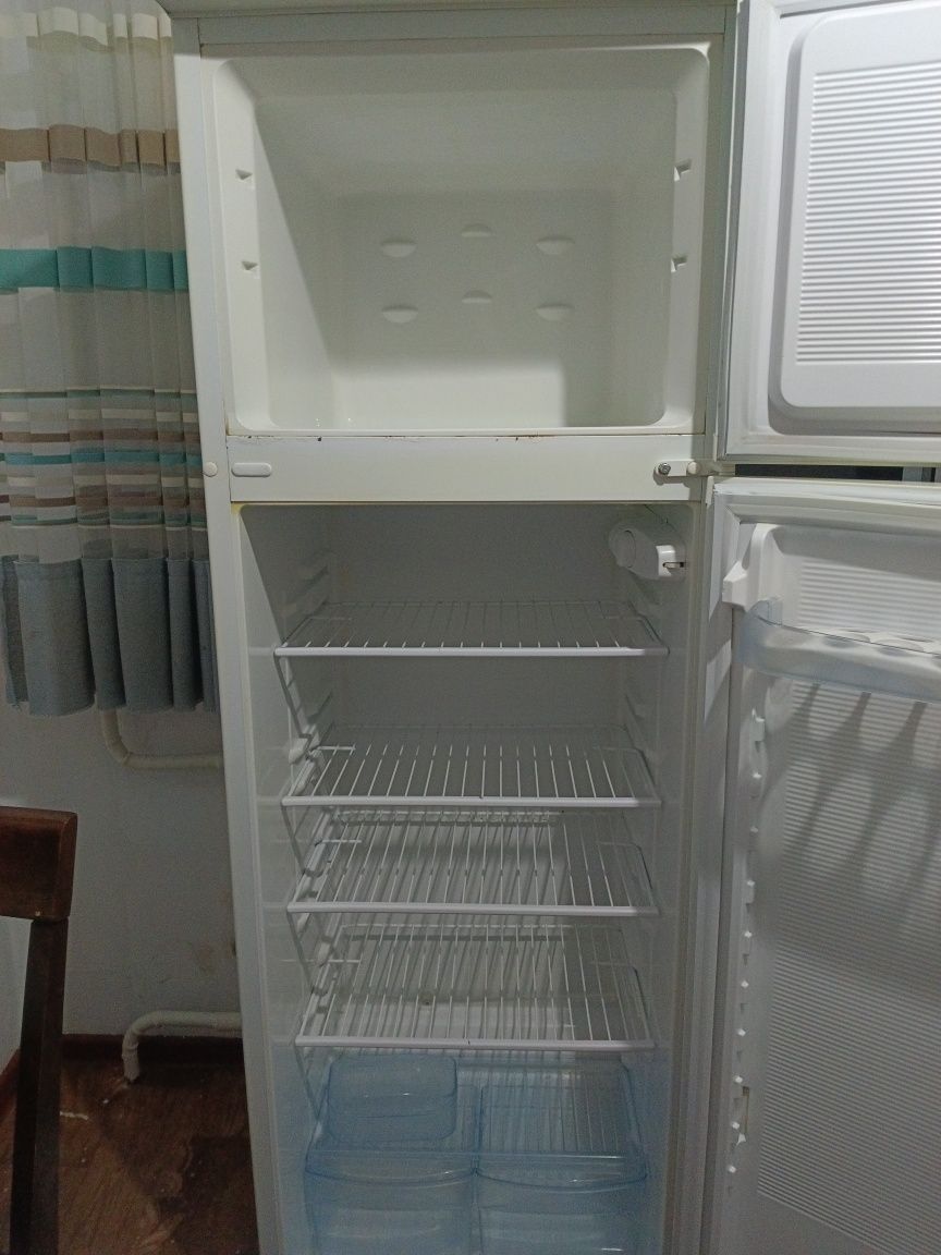 Холодилник сатылады