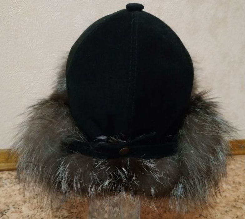 Шапка от естествен велур и сребърна лисица