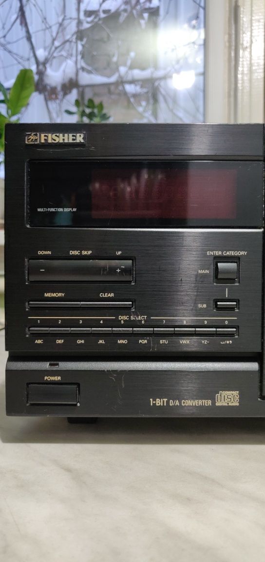 Fisher DAC-9335 CD проигрыватель на 24 диска.