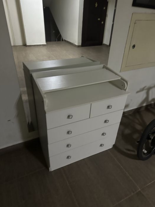 Камод белый, чистый