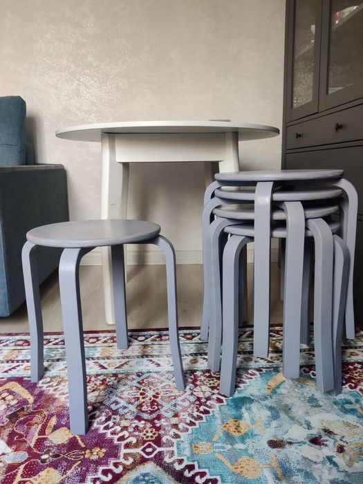 Кухонный стол с 5 табертками